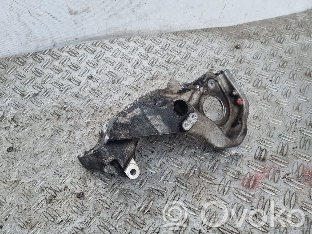Volvo V40 Generator/alternator bracket 