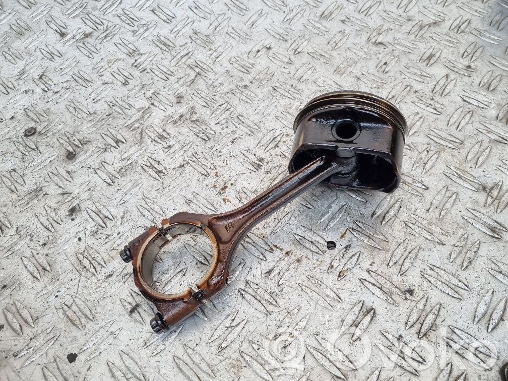 Dodge Caliber Piston with connecting rod 