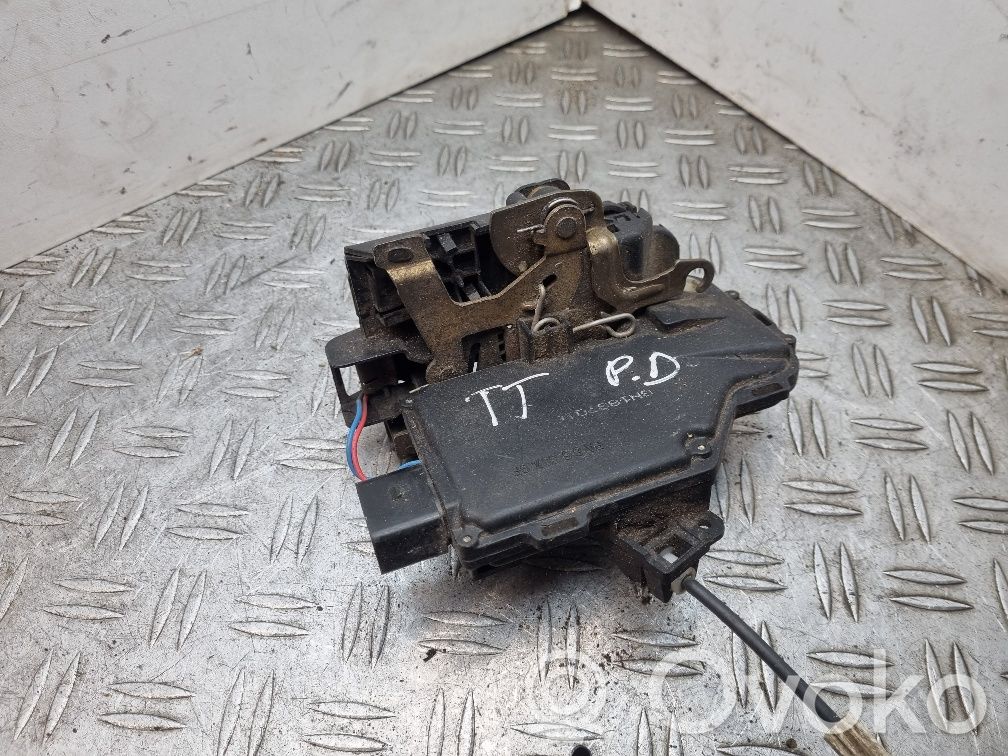 Audi TT Mk1 Front door lock 
