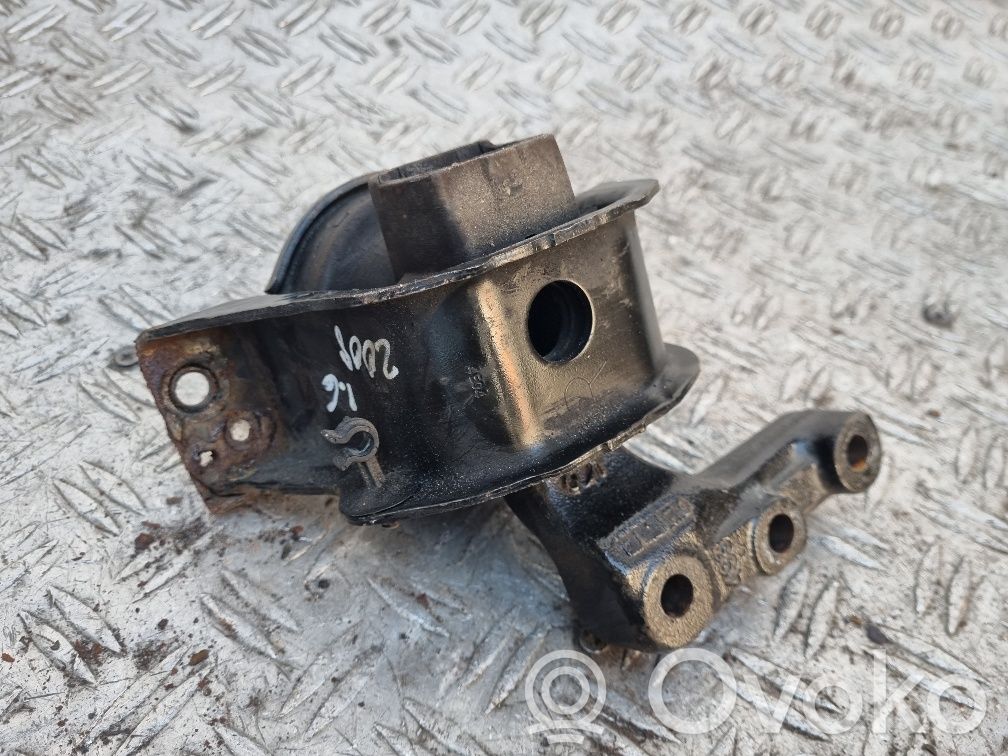 Peugeot 2008 I Engine mount bracket 