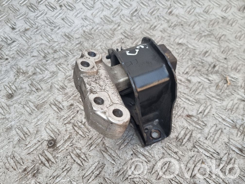 Citroen C3 Engine mount bracket 