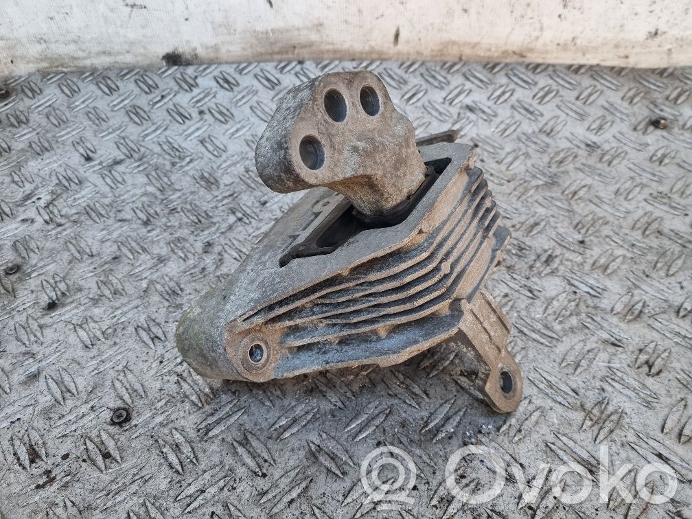 Opel Astra J Engine mount bracket 