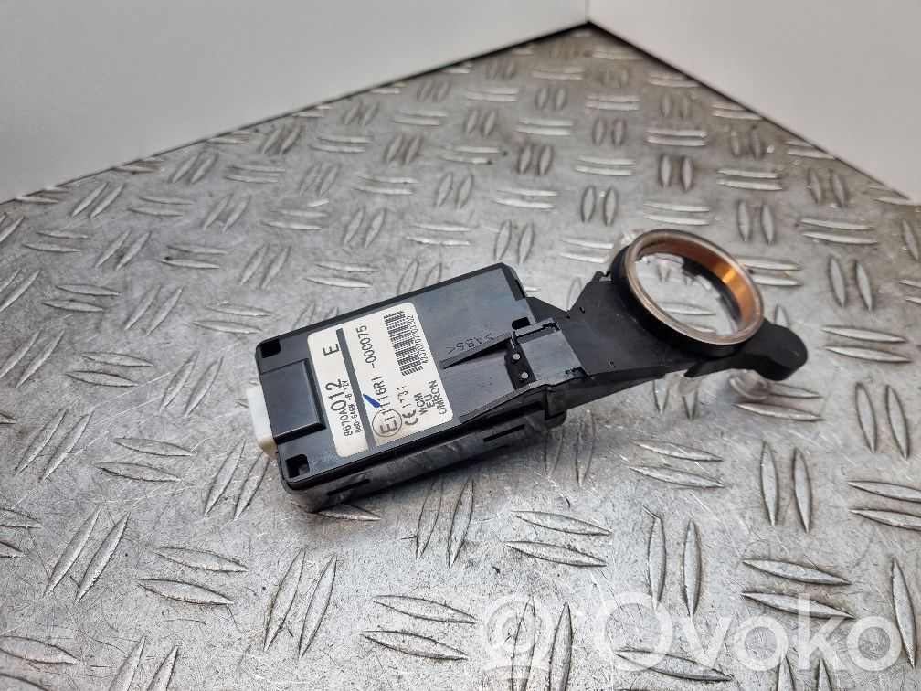Peugeot 4007 Käynnistyksenestolaitteen lukulaite (pysty) 