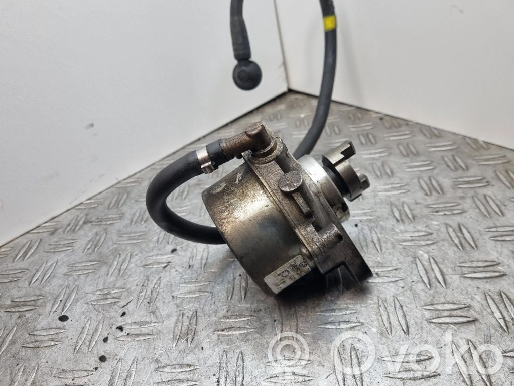 Vacuum pump   73501358