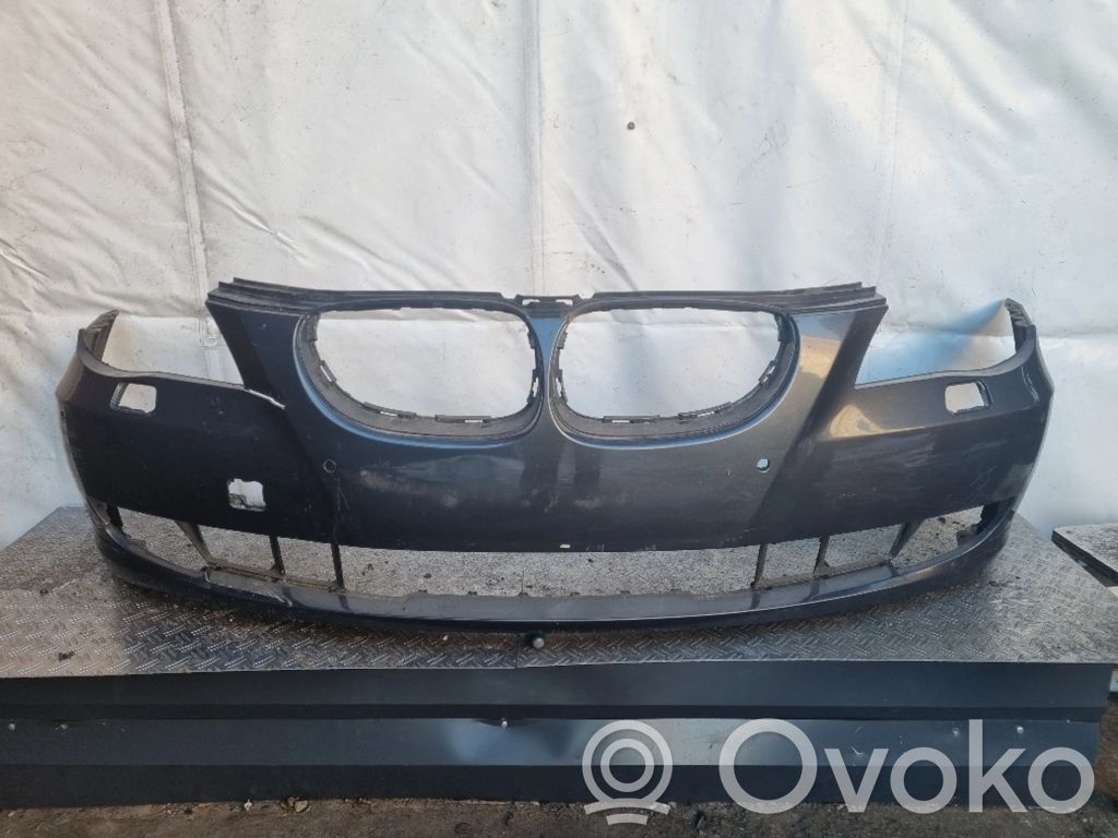 BMW 5 E60 E61 Priekinis bamperis 