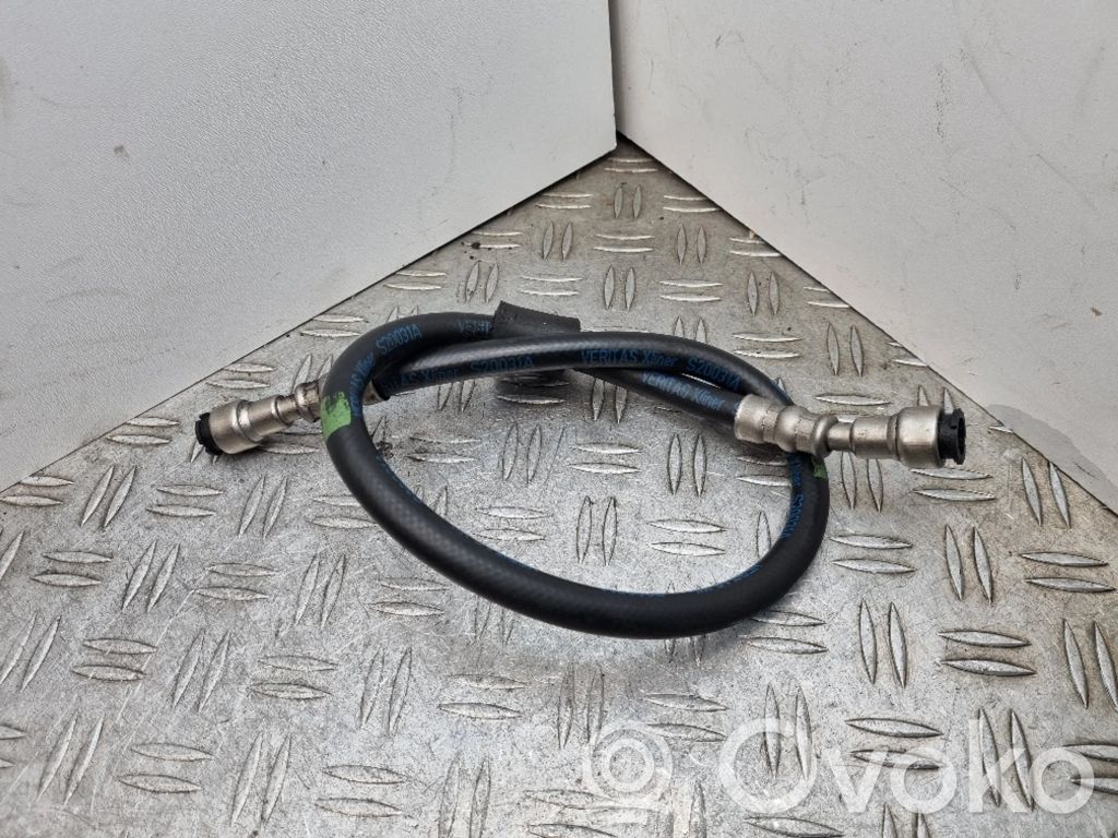 BMW 3 E90 E91 Fuel line pipe 