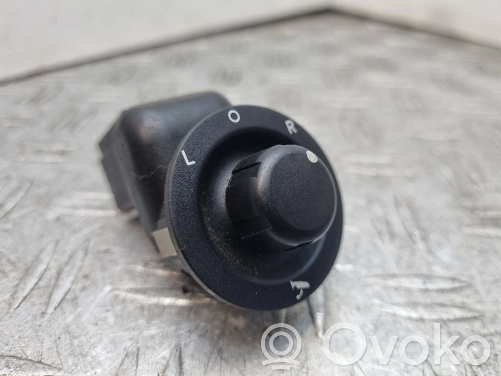 Chrysler 300 - 300C Wing mirror switch 
