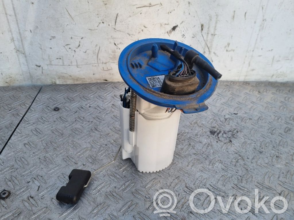 Volkswagen Golf VII Pompa paliwa w zbiorniku 