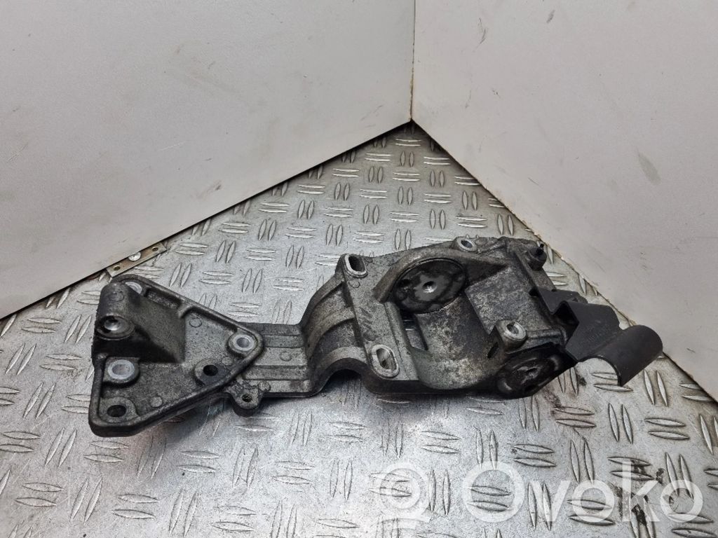 Volvo C70 Generator/alternator bracket 