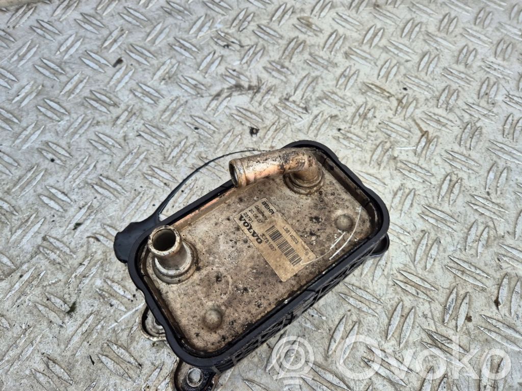 Volvo C70 Engine oil radiator 