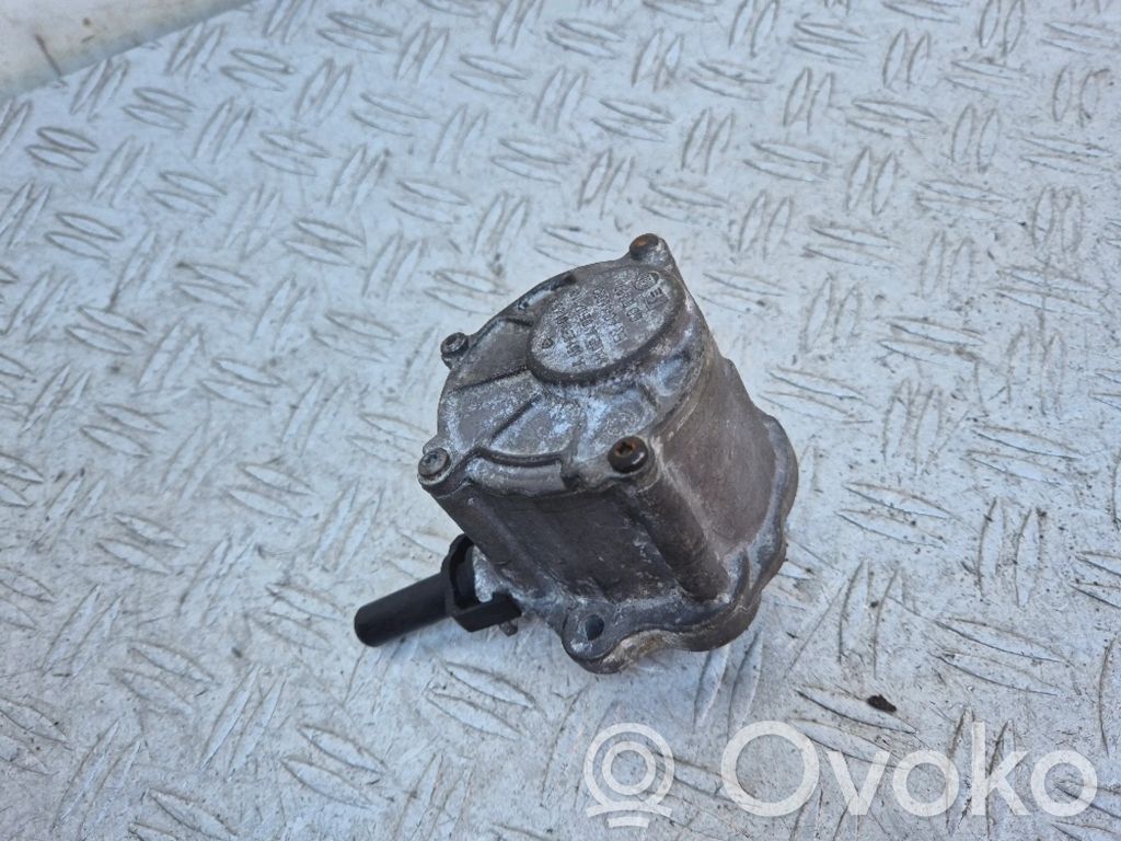 Mercedes-Benz C W204 Vacuum pump 