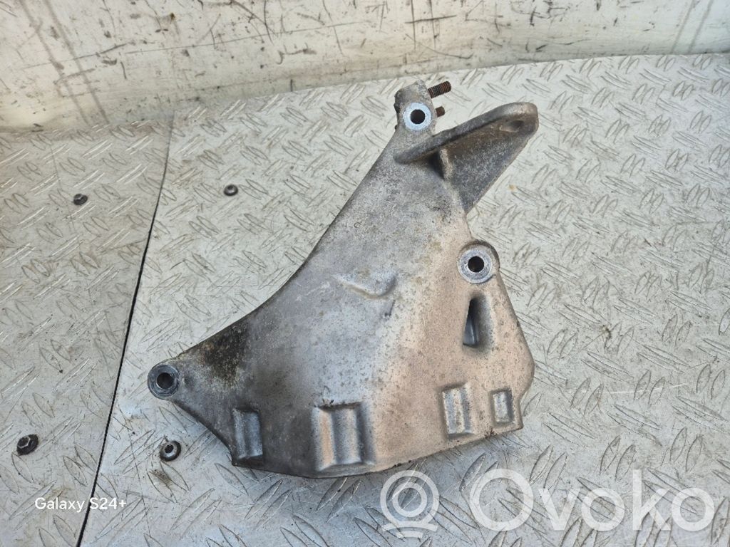 Skoda Fabia Mk2 (5J) Engine mounting bracket 