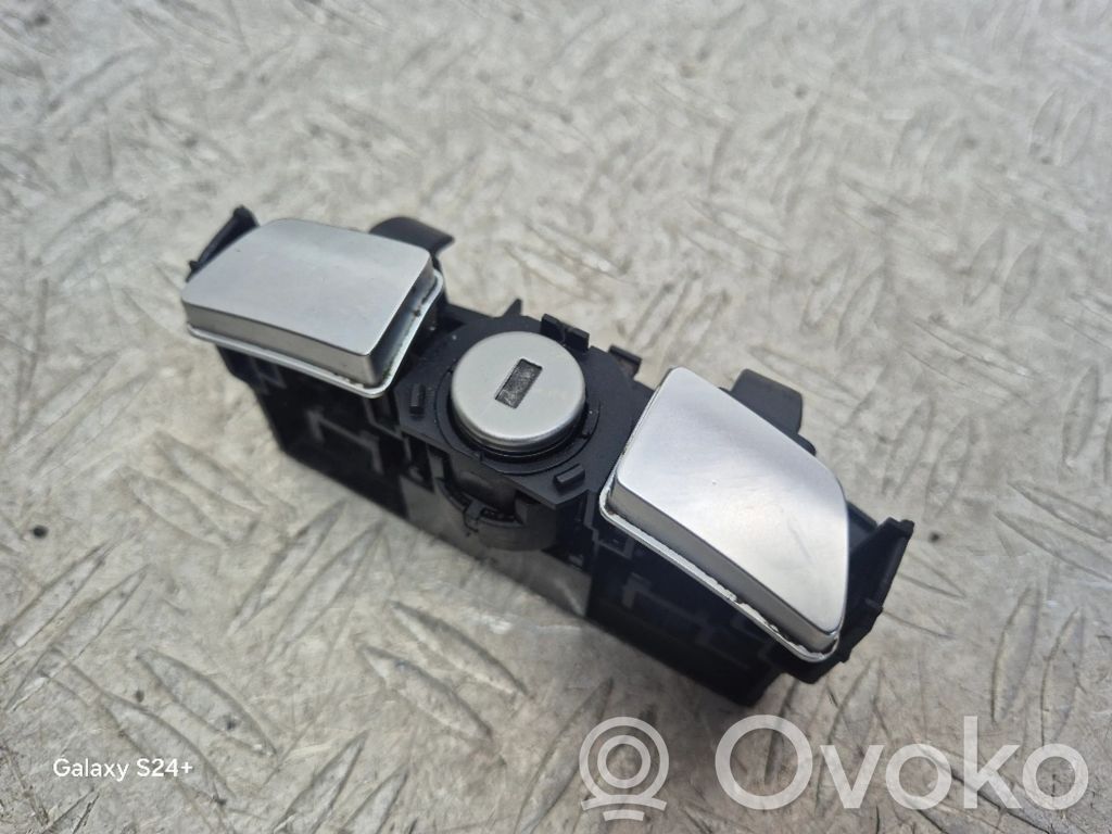BMW 7 F01 F02 F03 F04 Porankio spyna 
