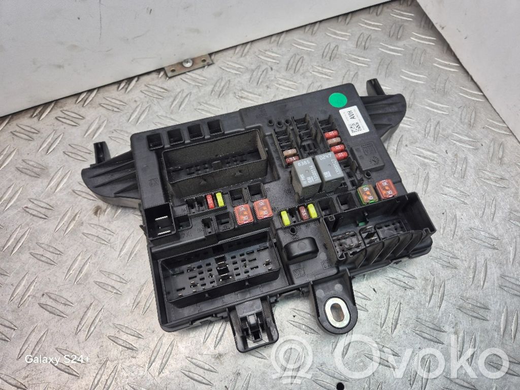 Opel Insignia A Fuse module 