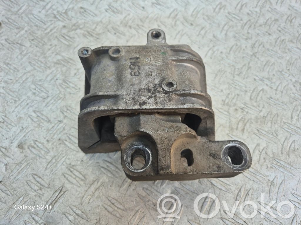 Volkswagen PASSAT B6 Engine mount bracket 