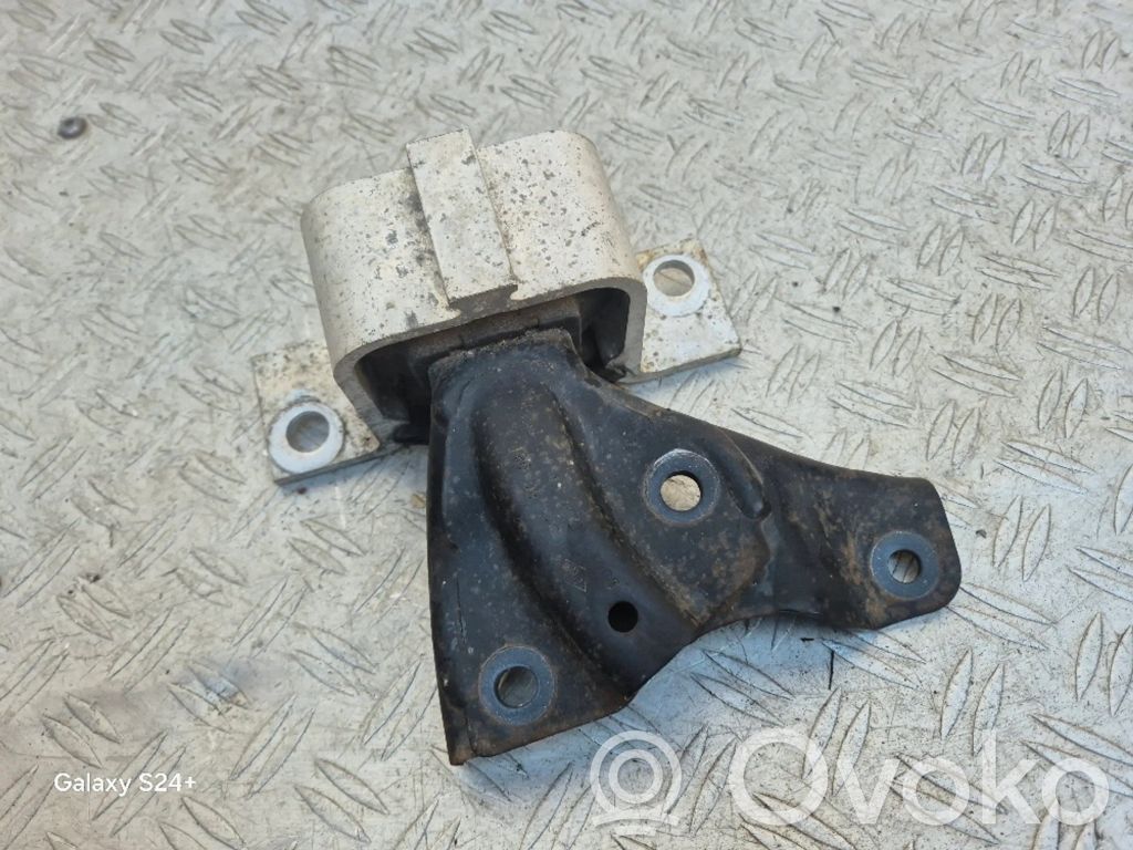 Dacia Sandero Engine mount bracket 