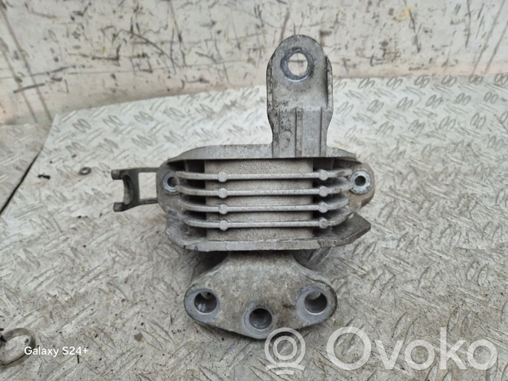 Opel Astra J Engine mount bracket 