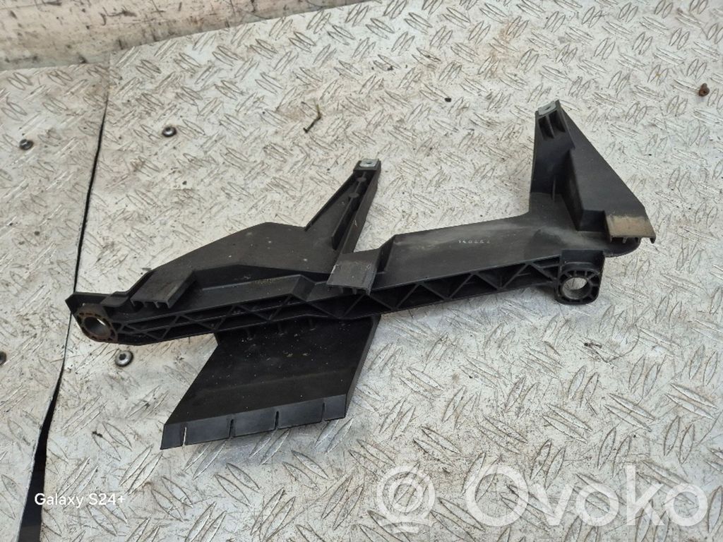 BMW X3 E83 Headlight/headlamp mounting bracket 