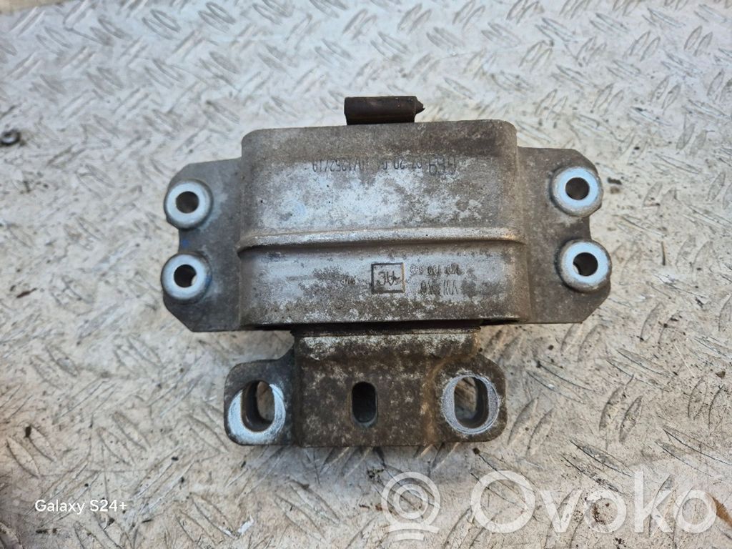 Skoda Octavia Mk2 (1Z) Engine mount bracket 