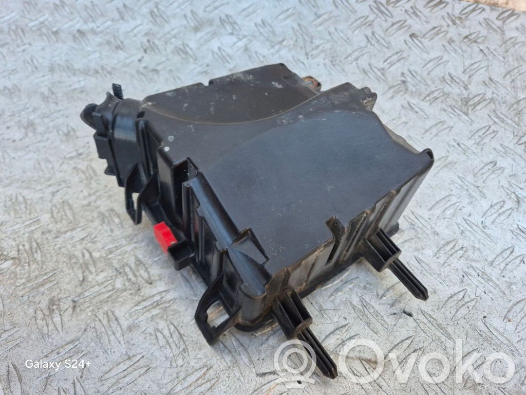 Renault Megane III Fuse box cover 