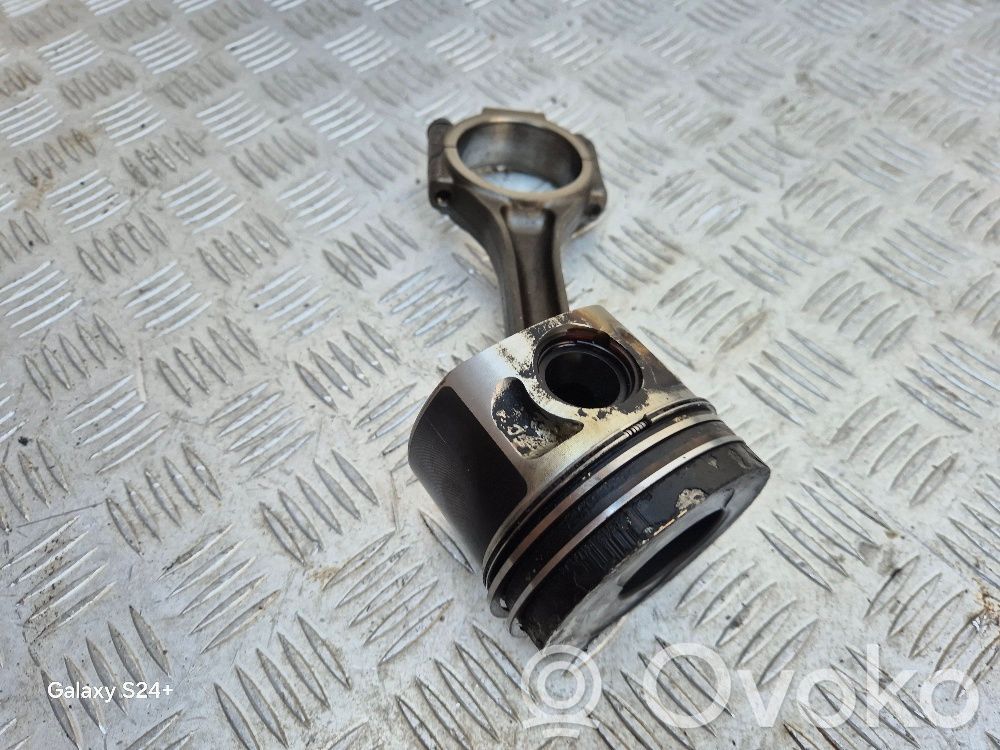 Volkswagen Touran I Piston with connecting rod 