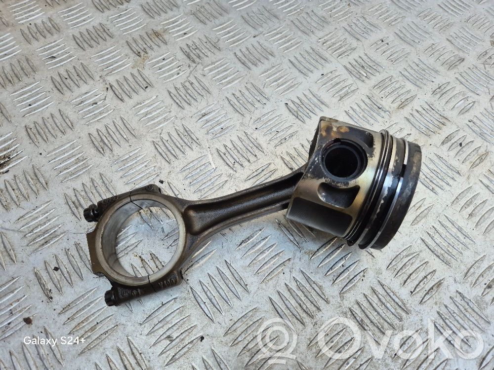 Volkswagen Touran I Piston with connecting rod 