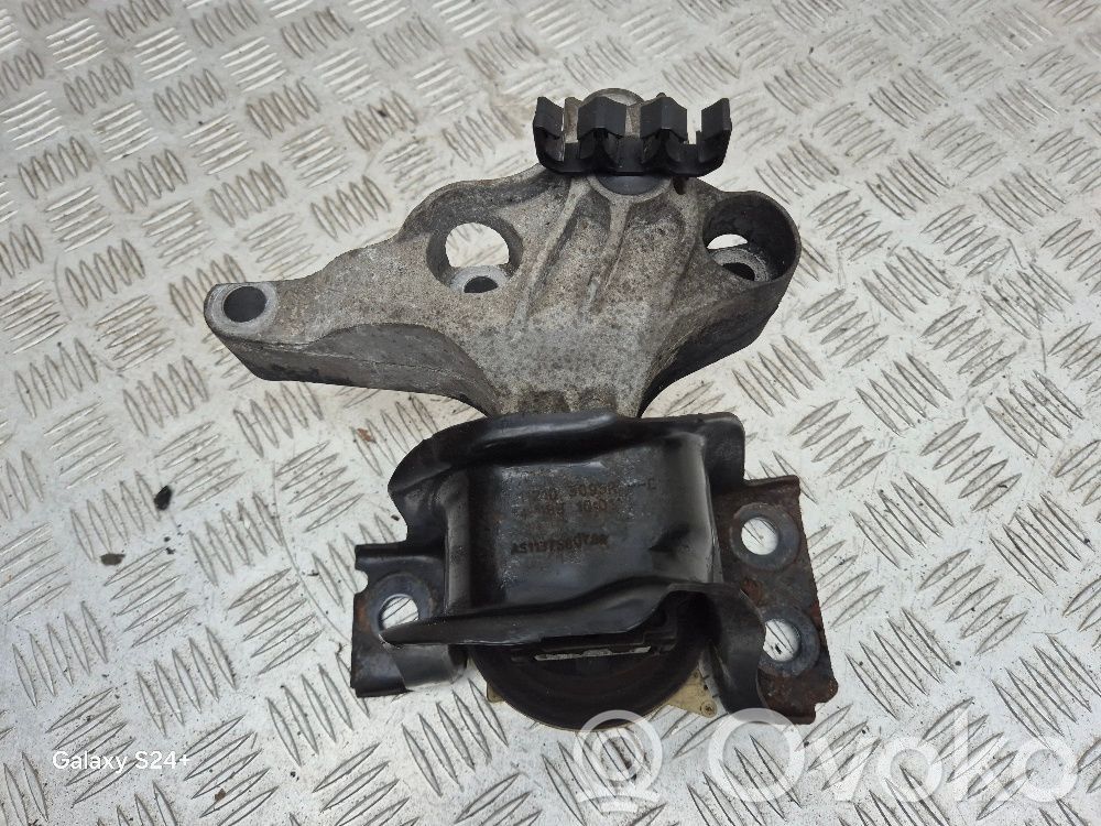 Renault Captur Engine mount bracket 