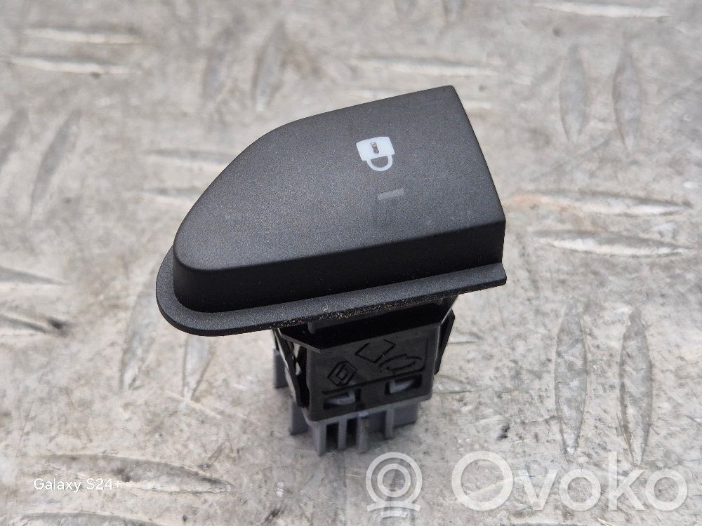 Renault Captur Central locking switch button 