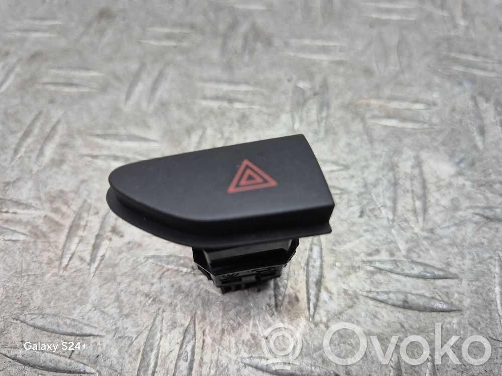 Renault Captur Botón interruptor de luz de peligro 