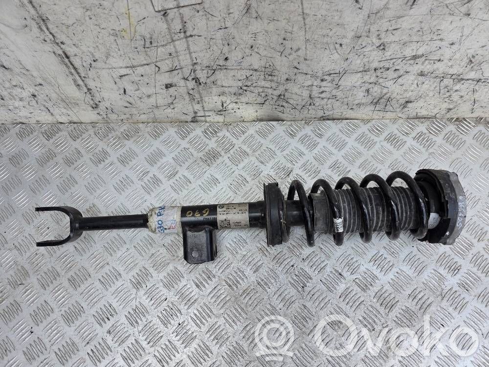 BMW 5 G30 G31 G38 Priekinis amortizatorius su spyruokle 