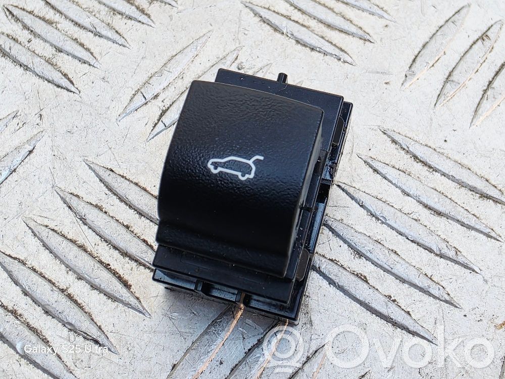 BMW X5 F15 Tailgate opening switch 
