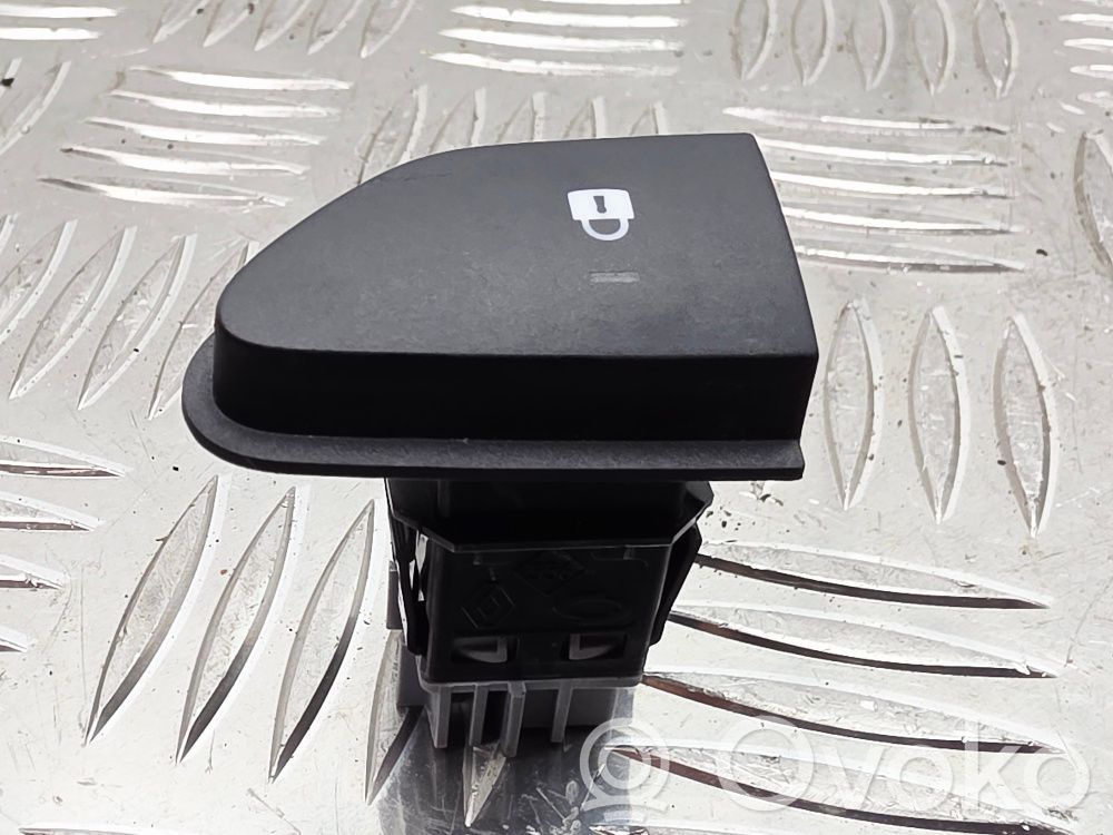 Renault Captur Central locking switch button 