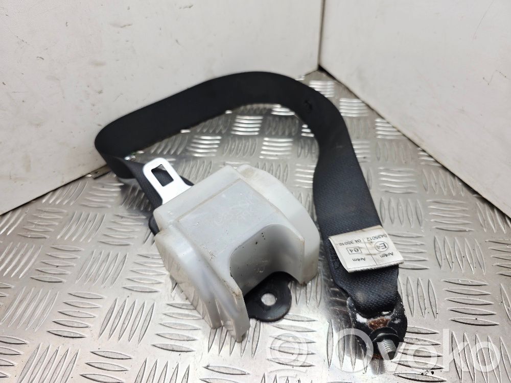 Mitsubishi L200 Cinturón trasero 