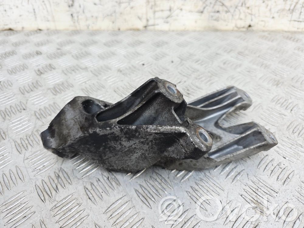 Audi A4 S4 B8 8K Engine mounting bracket 