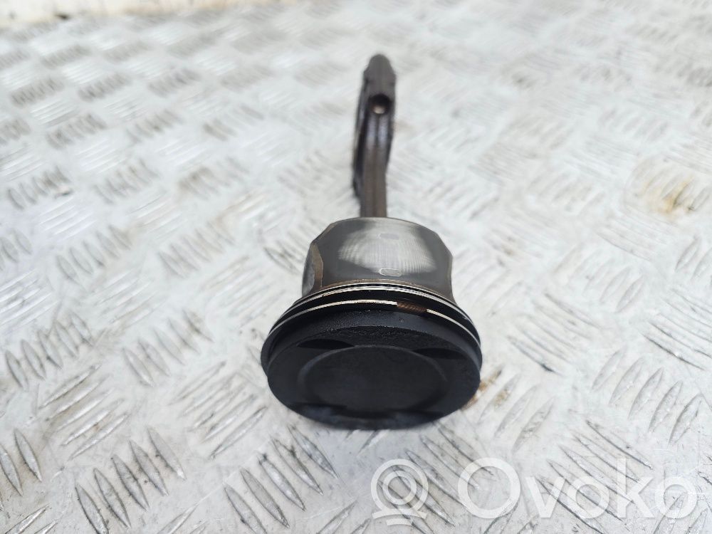 Opel Meriva B Piston with connecting rod 