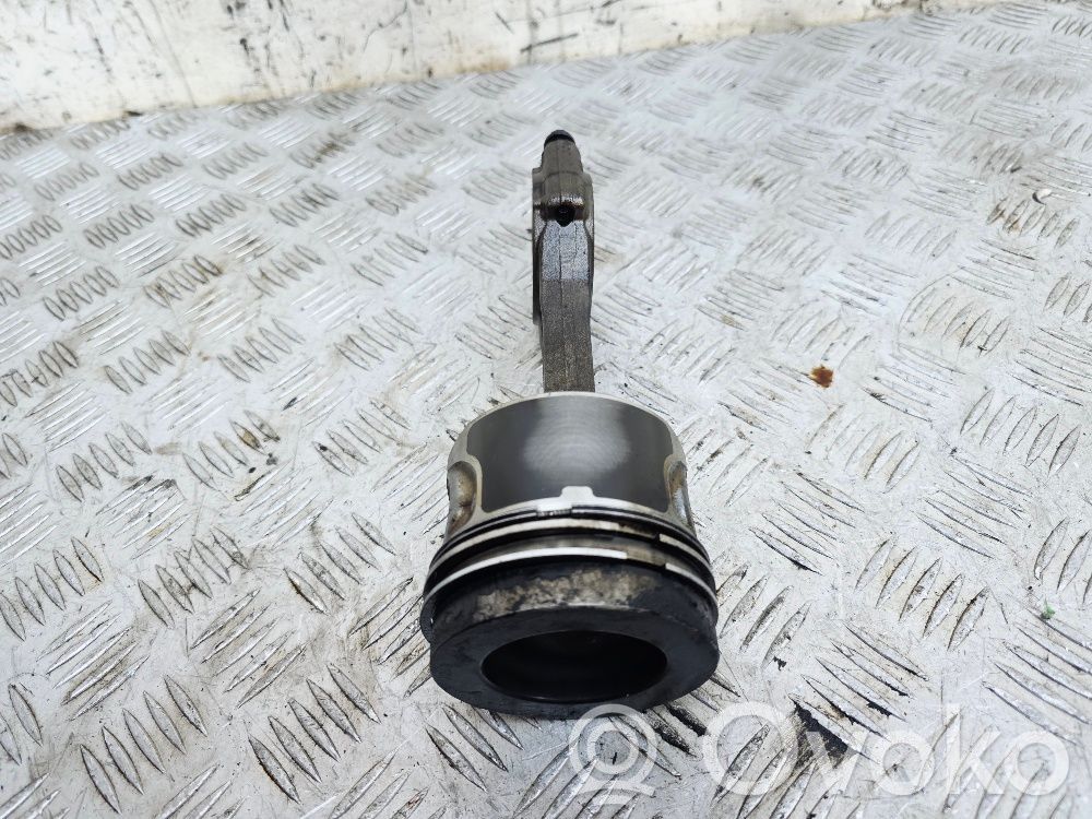 Audi A4 Allroad B8 Piston with connecting rod 