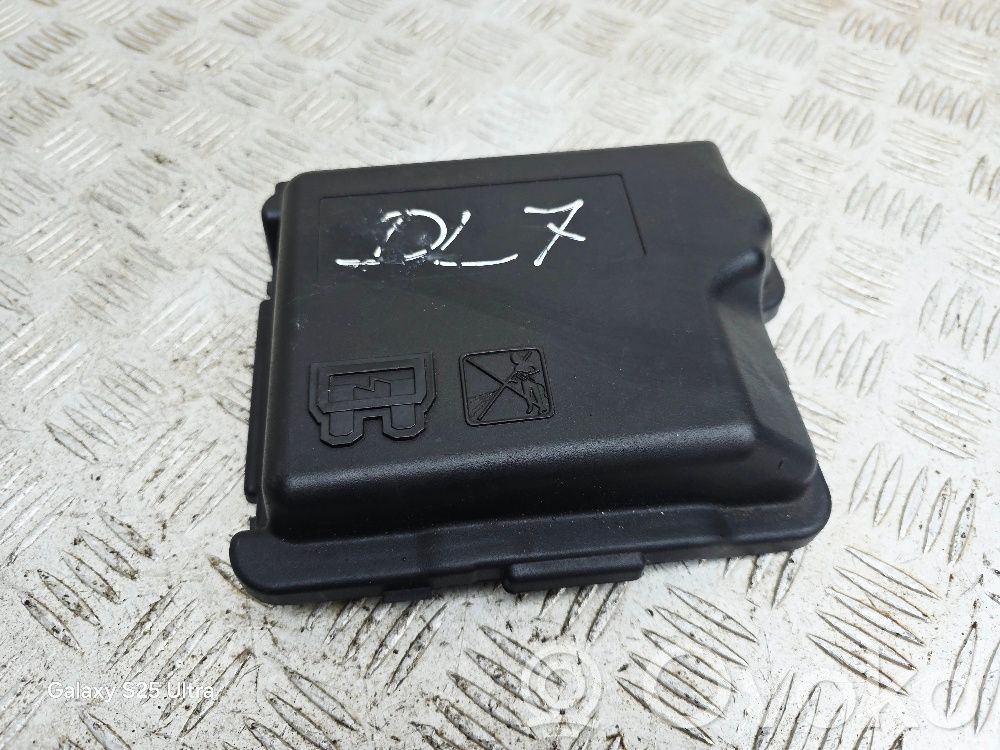 Peugeot 208 I Fuse box cover 