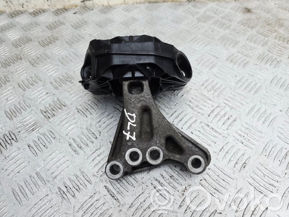 Peugeot 208 I Engine mount bracket 