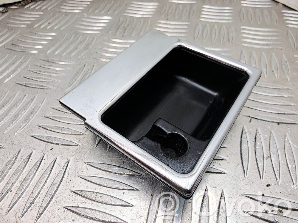 BMW 5 E60 E61 Aschenbecher vorne 