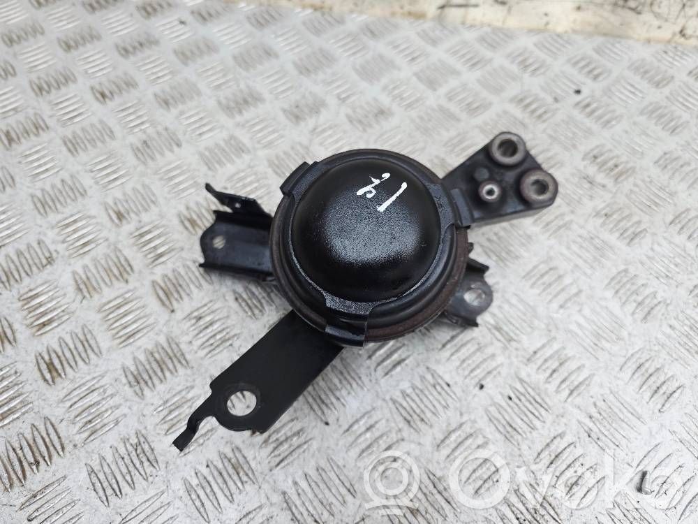 Toyota Yaris Engine mount bracket 