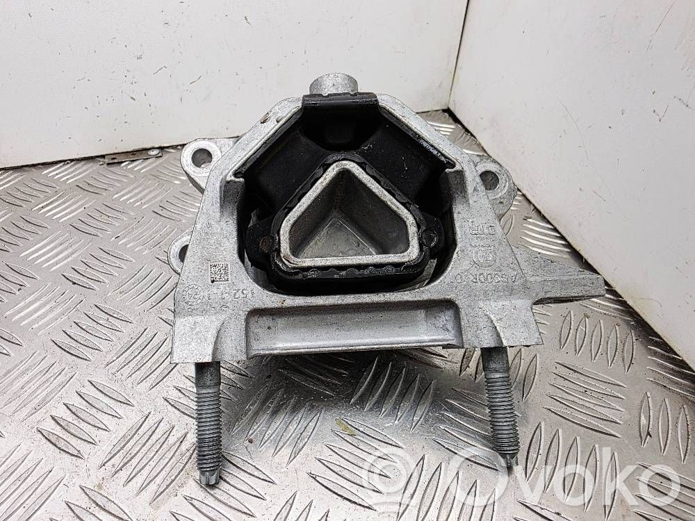 Opel Mokka B Engine mount bracket 