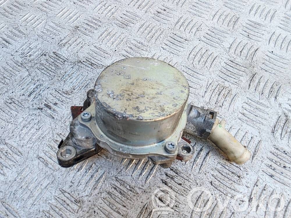 Nissan Navara D23 Vacuum pump 