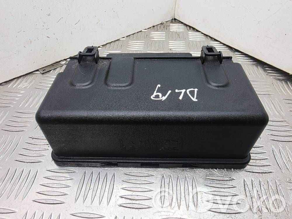 Volvo V40 Tapa de caja de fusibles 