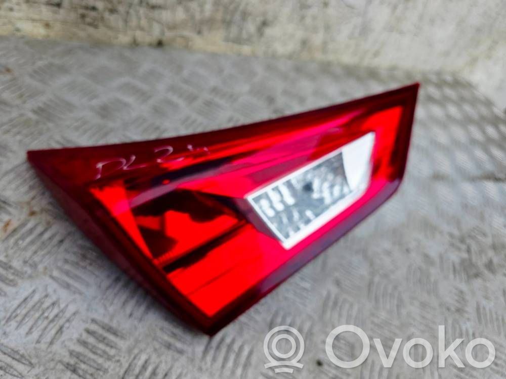 Toyota Auris E180 Takaluukun takavalot 