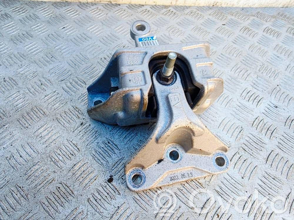 KIA Niro Engine mount bracket 