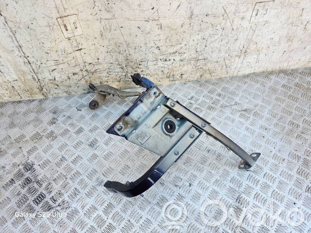 Audi A8 S8 D3 4E Front bumper mounting bracket 