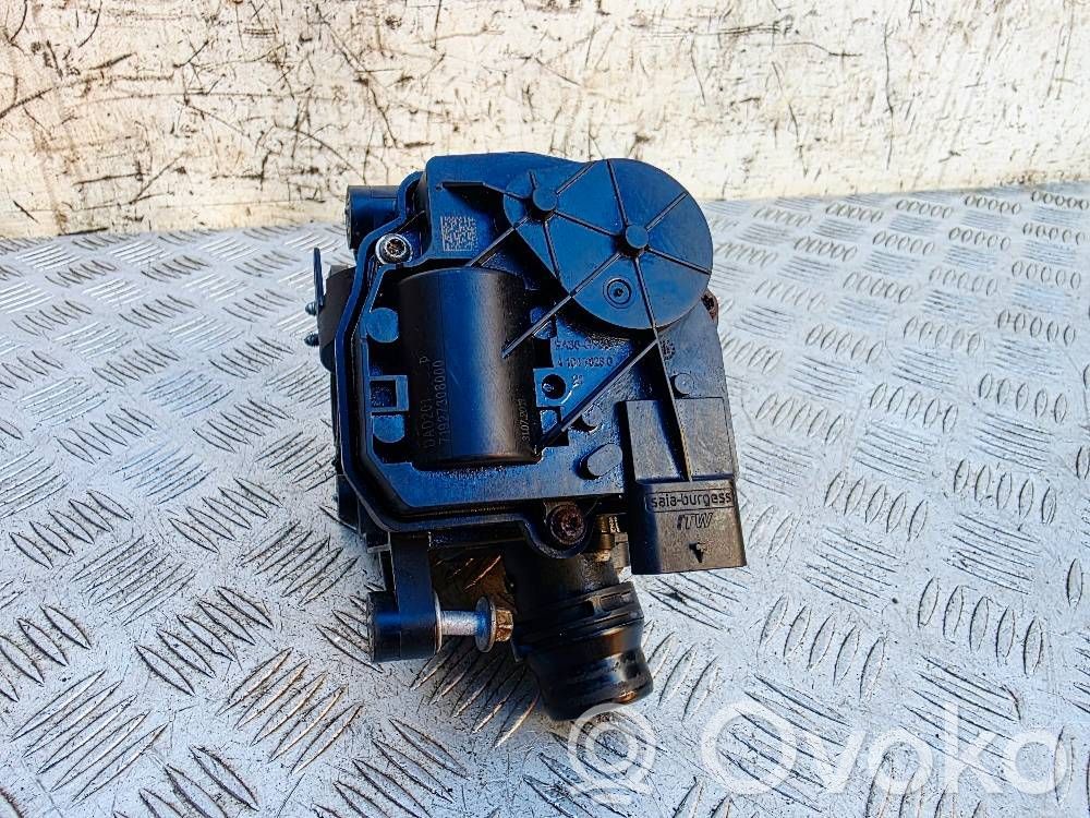 BMW 2 F22 F23 Termostaatin kotelo 