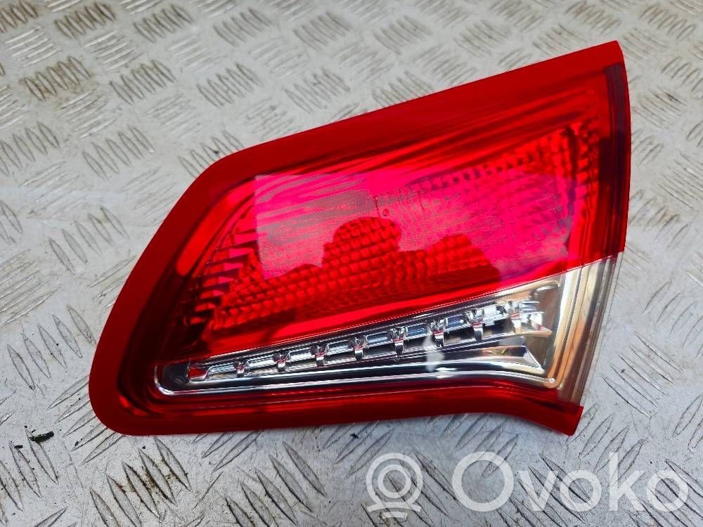Citroen C4 II Lampy tylnej klapy bagażnika 