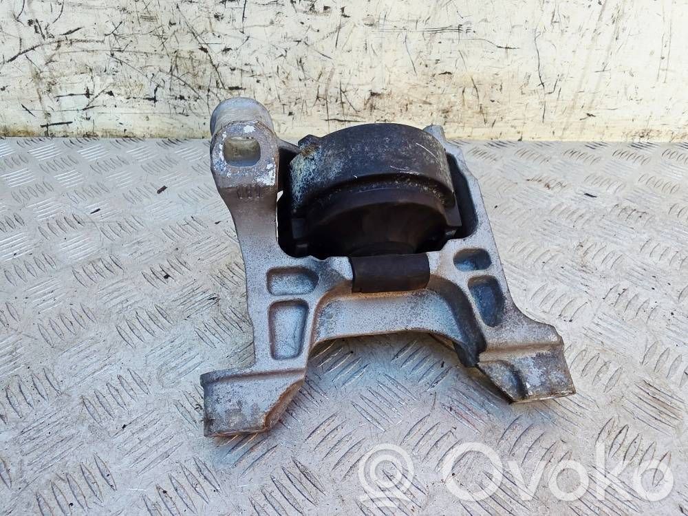 Engine mount bracket   KD45K1442