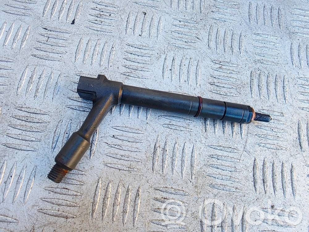 Inyector de combustible   TJBB01901D